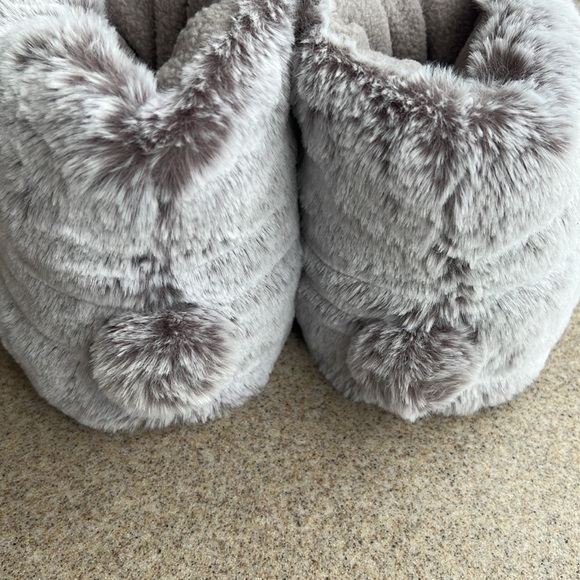 Slippers, Size Small/Medium, Gray, Super Soft!! - Picture 6 of 12